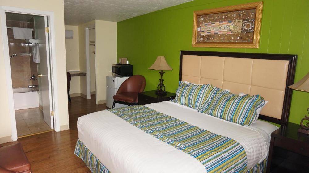 Eagle Crater Lake Inn