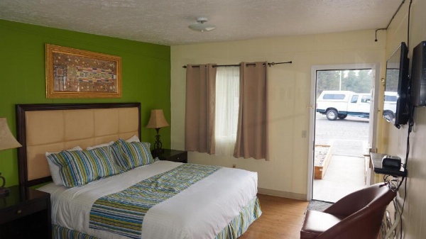Eagle Crater Lake Inn image 9