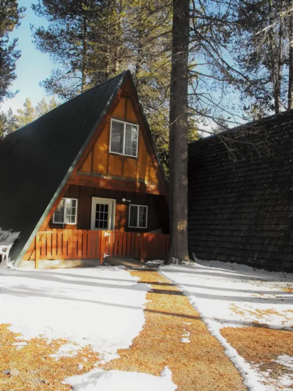 Eagle Crater Lake Inn Main image